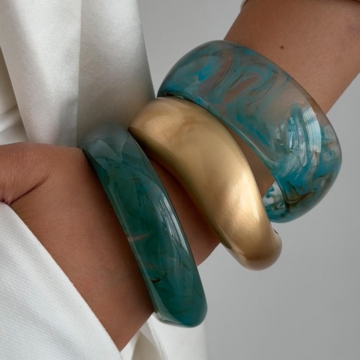SHIXIN 3 Styles Bohemian Blue Resin Acrylic Wide Bracelet for Women Retro Geometry Round Chunky Bangle Bracelet on Hand Jewelry